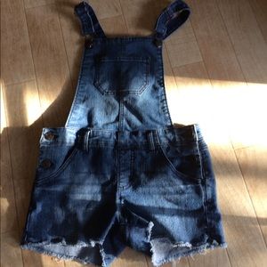 Overall shorts