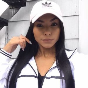 Meet your Posher, Laryssa
