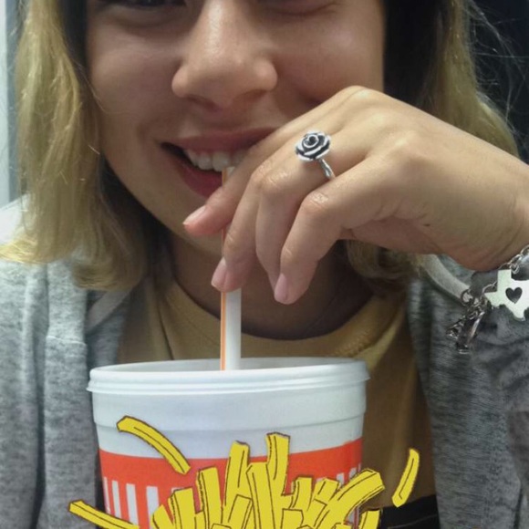 Meet your Posher, Olivia - Picture 6 of 8