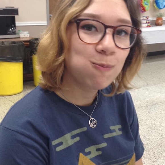 Meet your Posher, Olivia - Picture 7 of 8