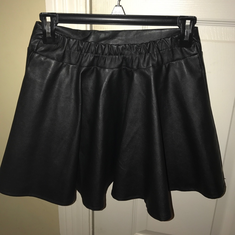 LEATHER MINI SKIRT