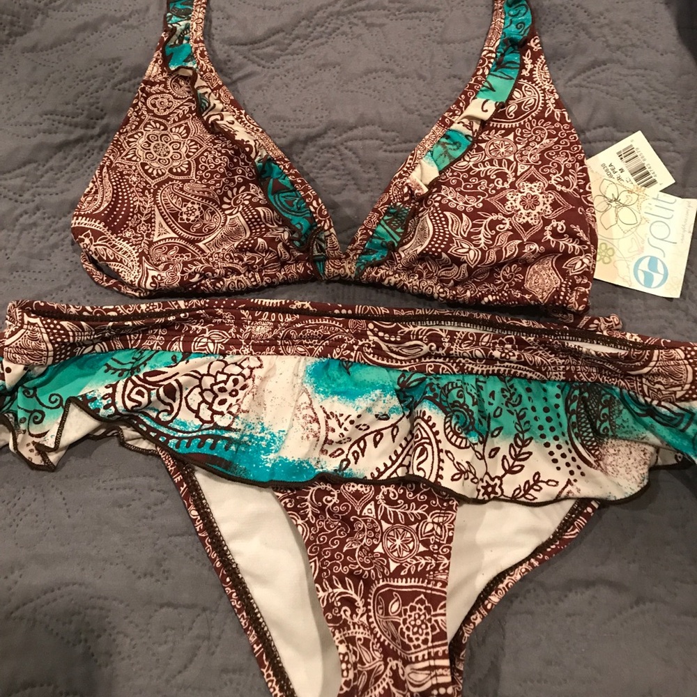Split bikini with matching bottoms