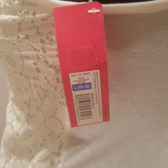 Very cute white top with crochet detailing! - Picture 3 of 3