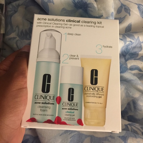 Clinique Acne Solutions Clearing Kit - Picture 2 of 2