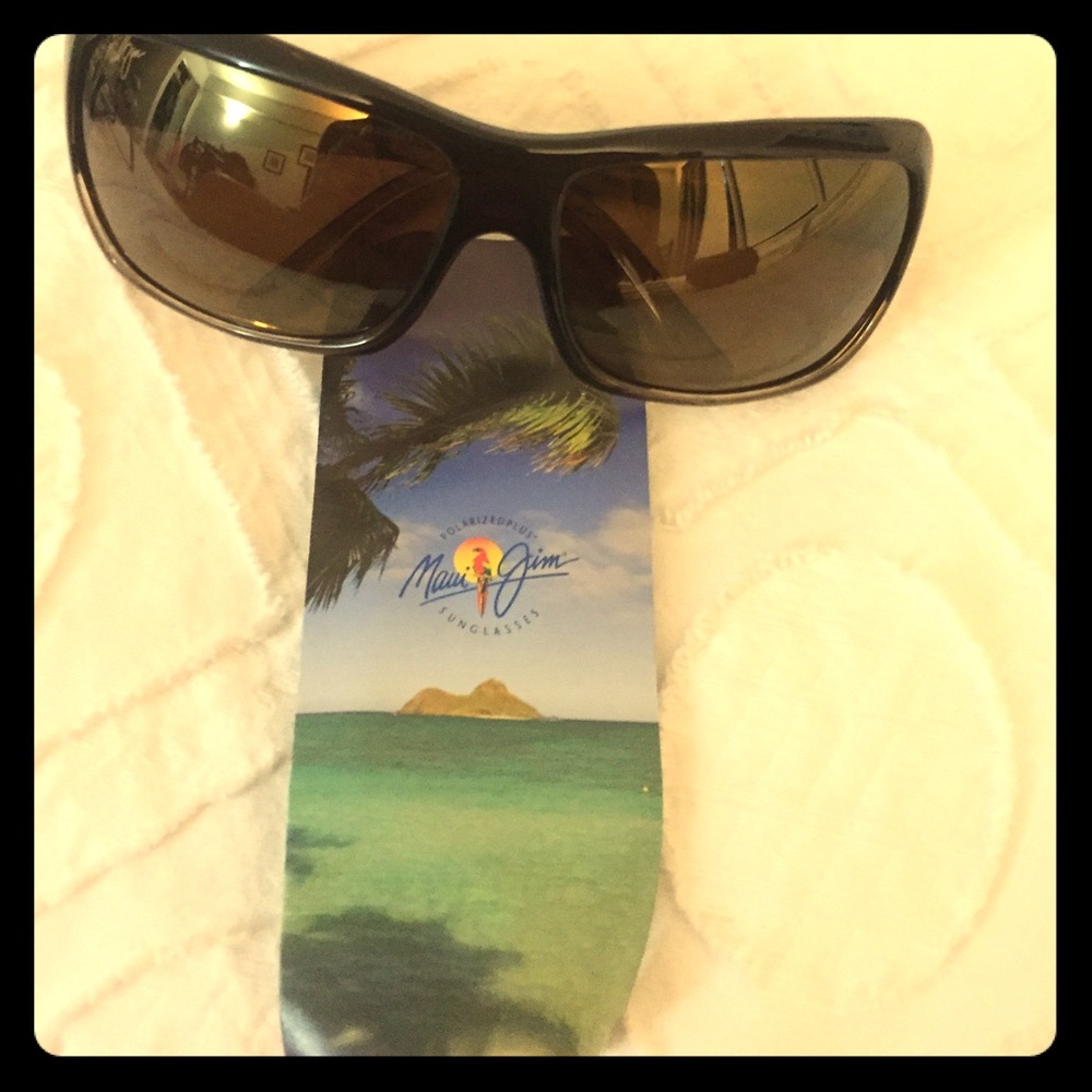 Authentic never worn Maui Jim sunglasses unisex