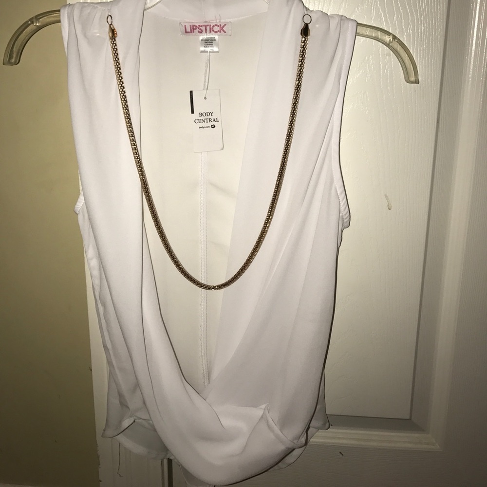White BLOUSE with NECKLACE LOW TOP