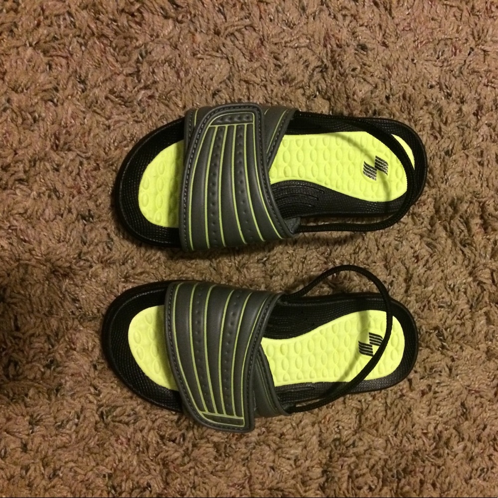 Boys Flip flops with elastic strap