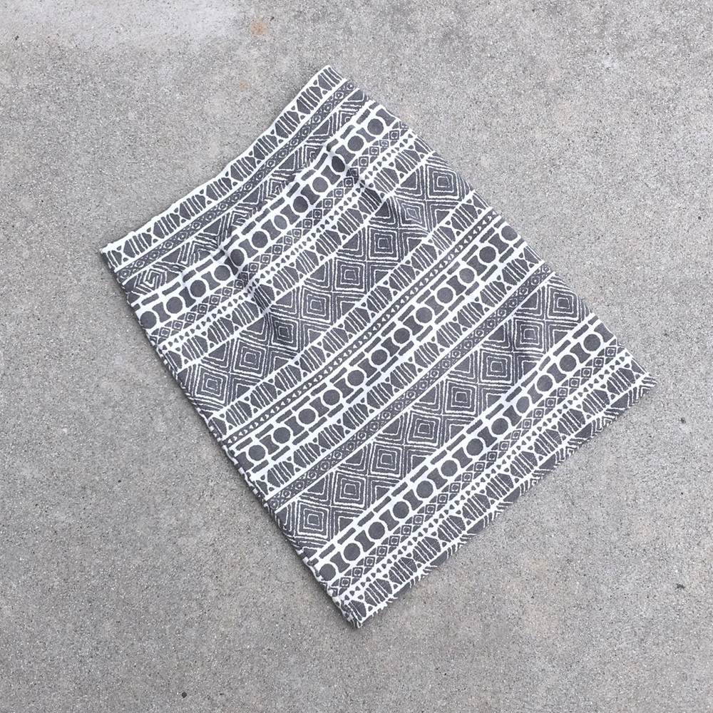 gray pencil skirt