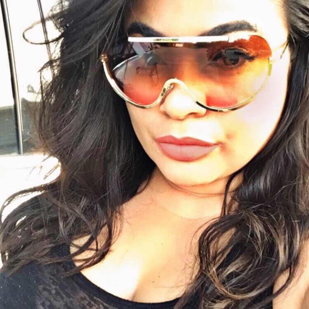 "Amber Rose" Oversized Retro Shield Shades - Picture 2 of 4