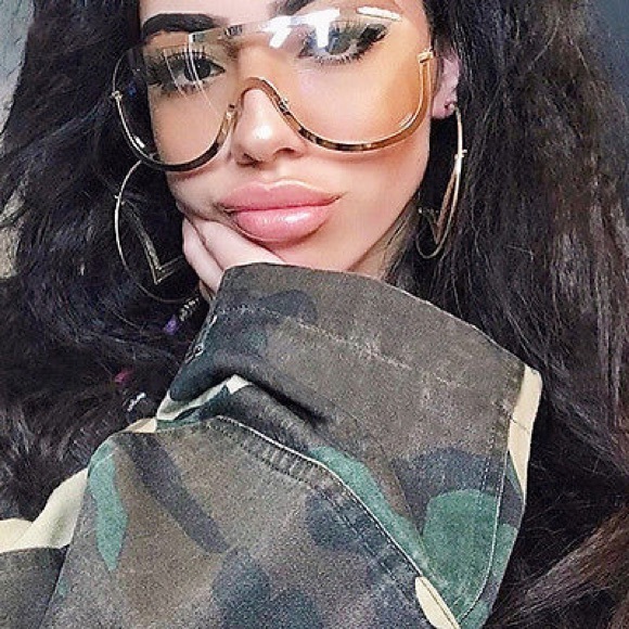 "Amber Rose" Oversized Retro Shield Shades - Picture 4 of 4