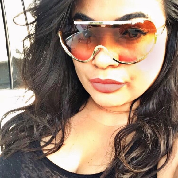 "Amber Rose" Oversized Retro Shield Shades - Picture 2 of 4