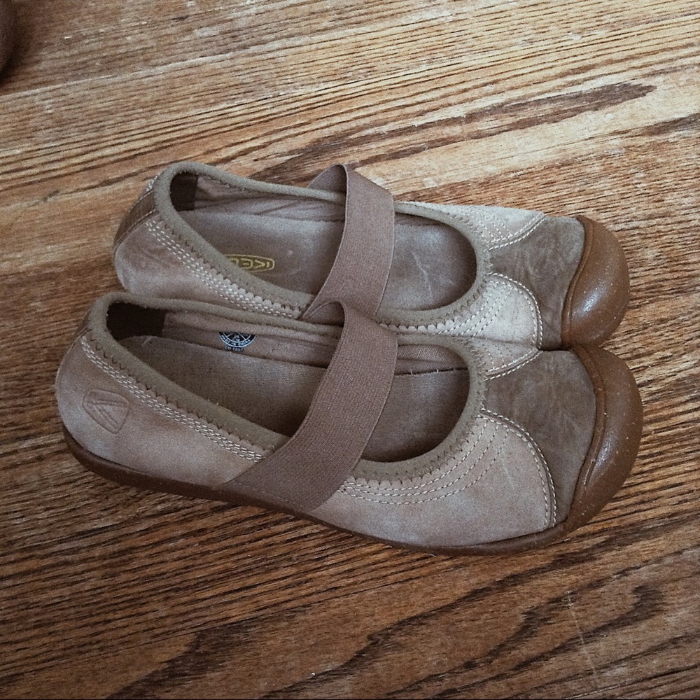 Keen Mary Jane flats size 7