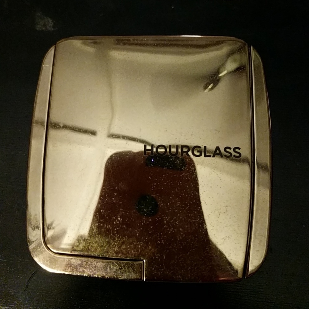 Hourglass ambient lighting blush in Ethereal Glow