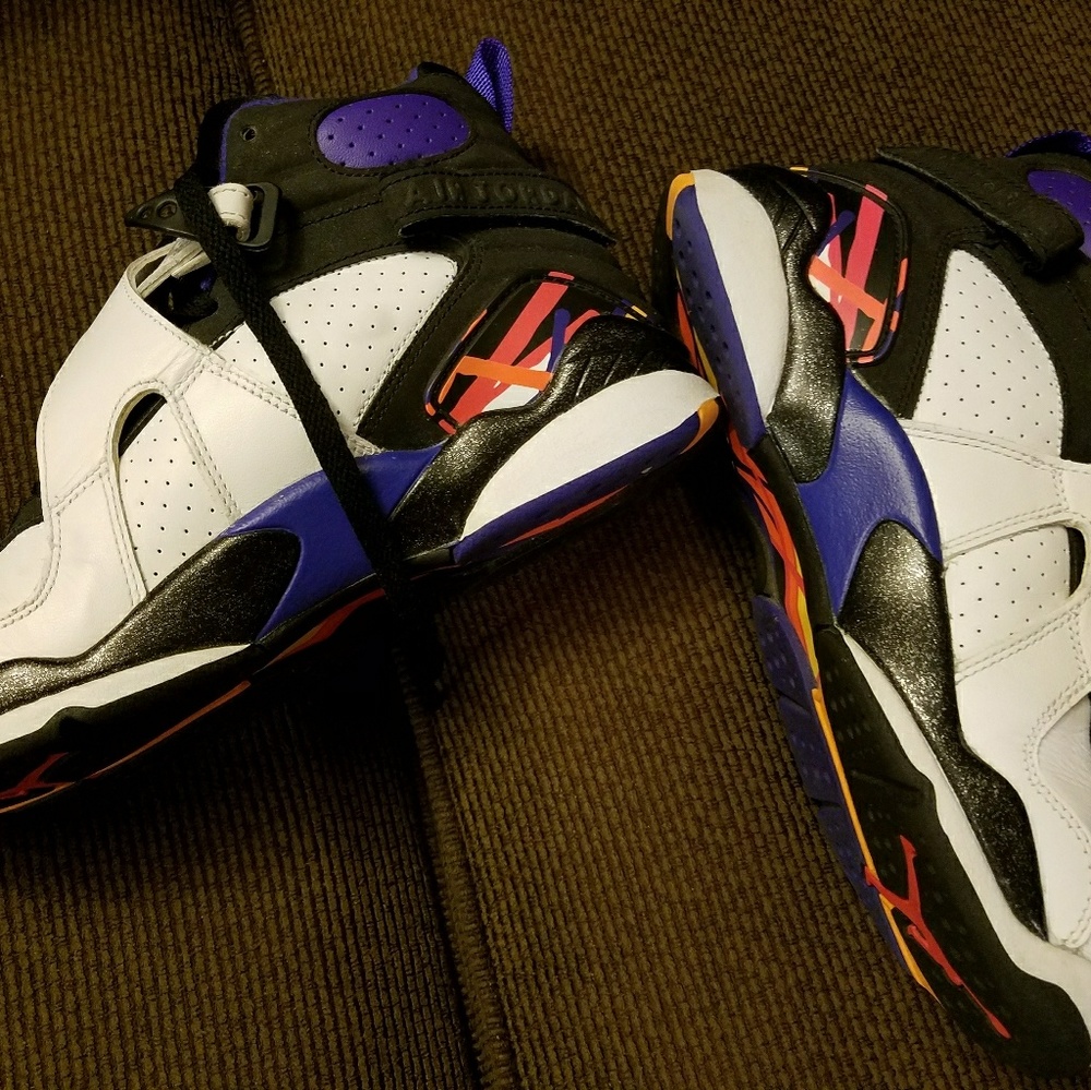 Jordan reteo 8 size 6.5 Y (Boys)