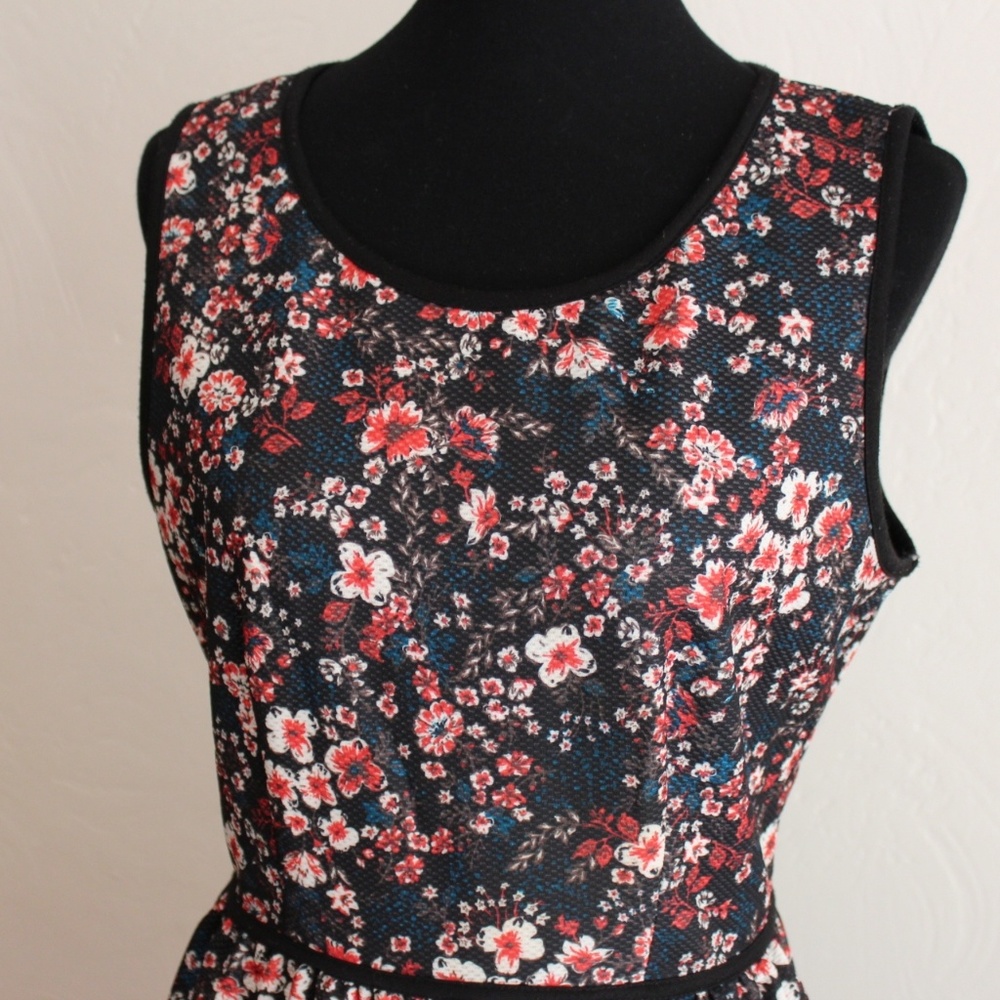 💜 Reposh Spring Floral Dress