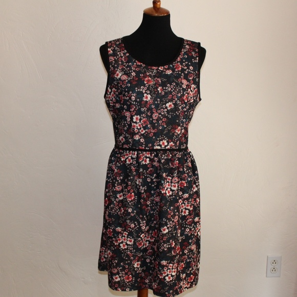 💜 Reposh Spring Floral Dress - Picture 2 of 4