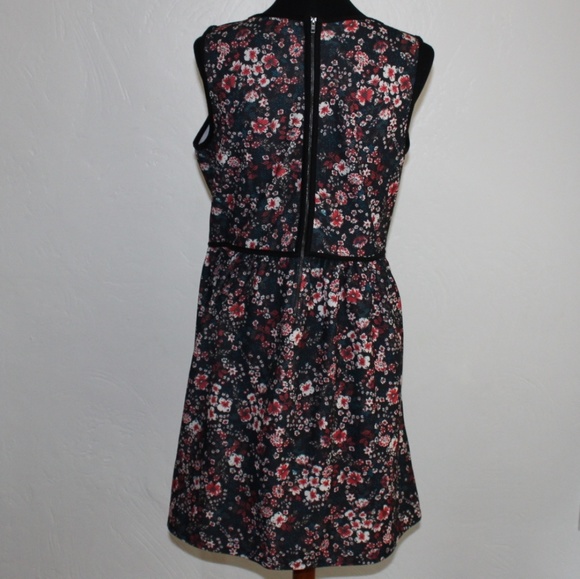 💜 Reposh Spring Floral Dress - Picture 3 of 4