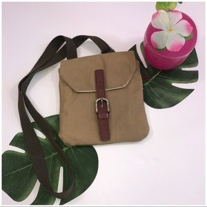 Canvas Alley Capellino cross body!