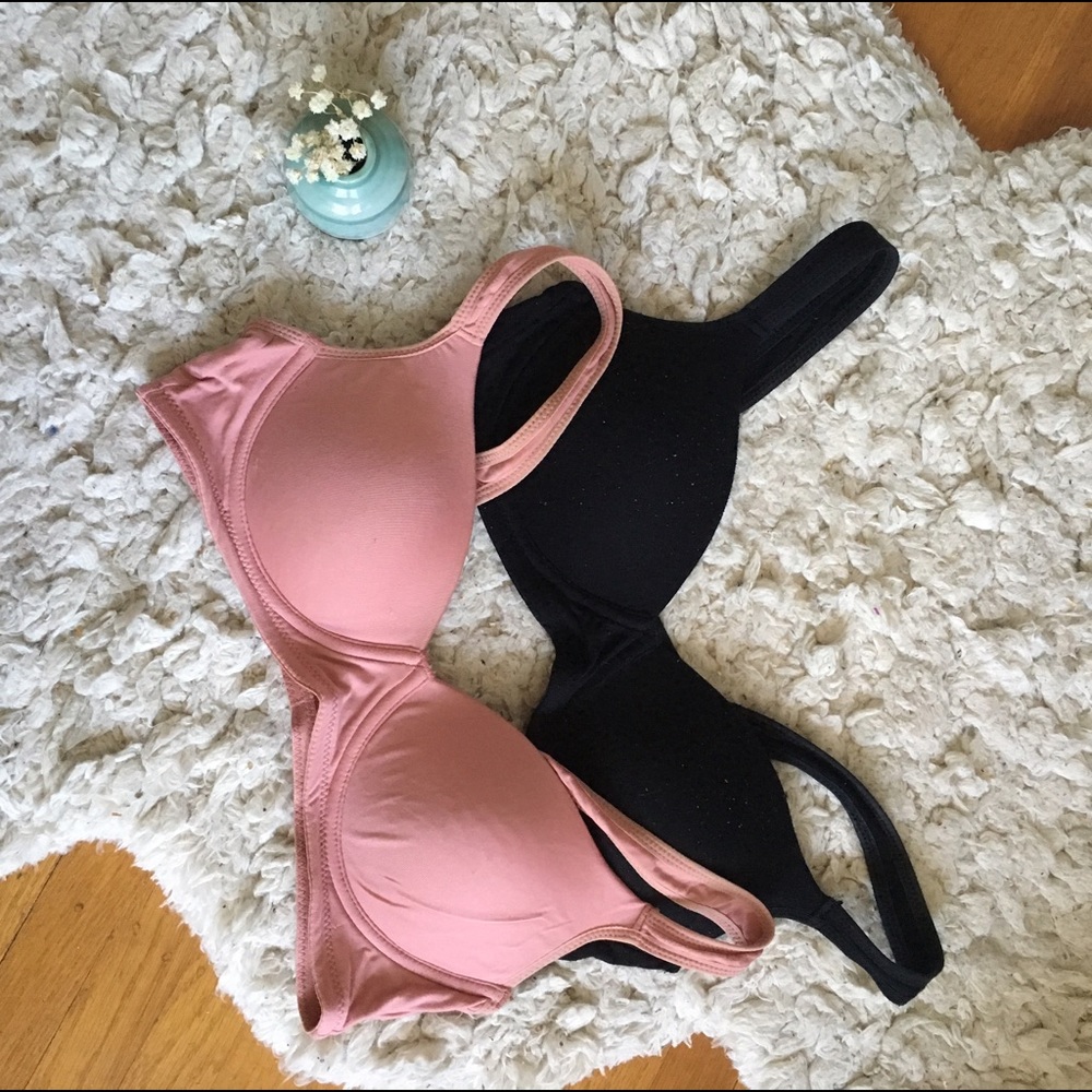 lot of 2 Uniqlo t-shirt bras