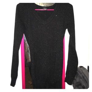 Women's Rue 21 black V neck