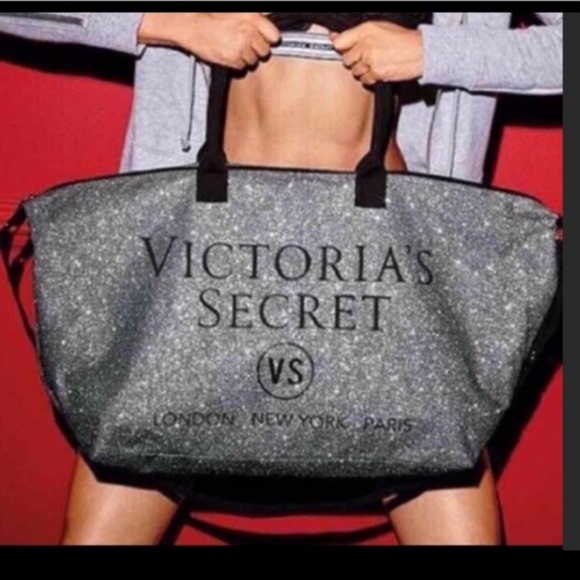 Victoria's Secret Handbags - 🛍 Sold Locally  🛍Victoria's  Secret Duffle Bag