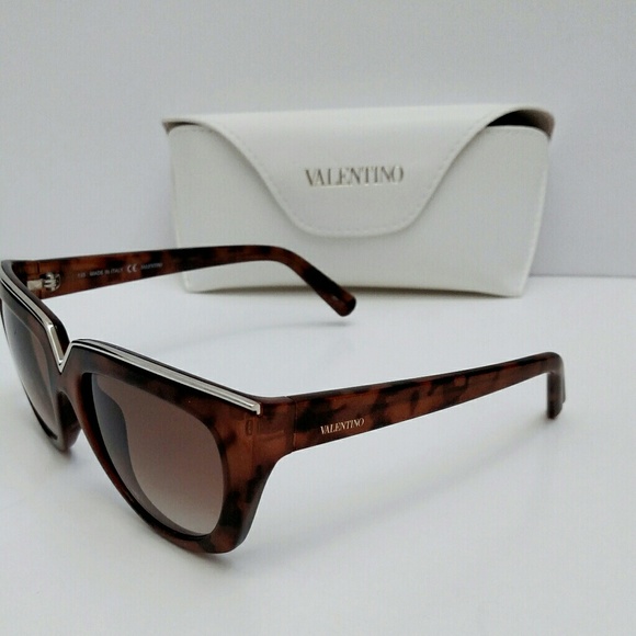 NWT Authentic Valentino Sunglasses display picture 1
