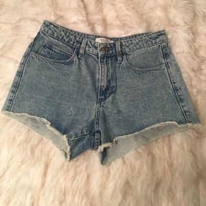 EXCELLENT DEAL! Guess Shorts! Size 26