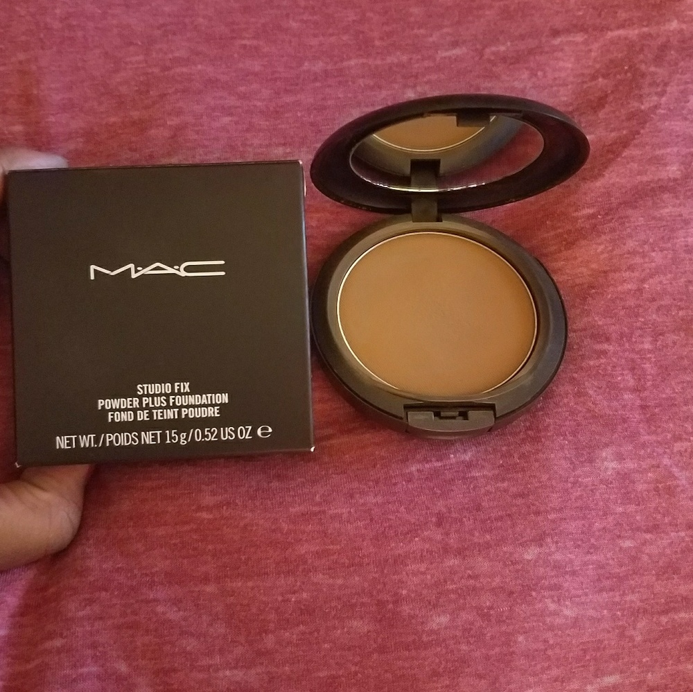 MAC StudioFix Powder Plus Foundation in NW55