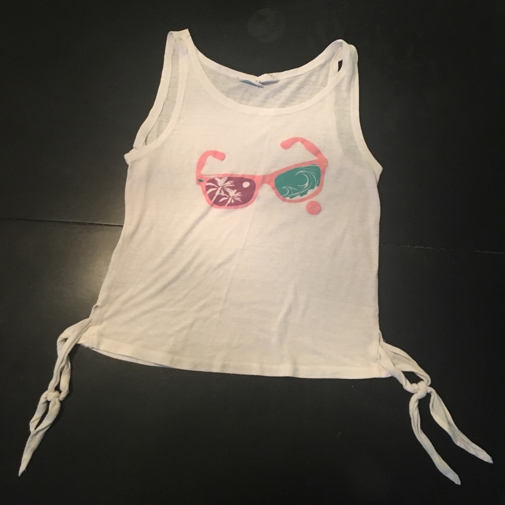 Girls white top.