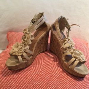 FREE w/ 3 for $10 -wedges (fit like 8)