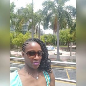 Meet your Posher, Demetria