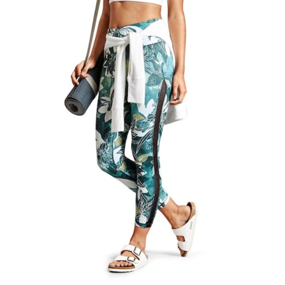 Athleta HR tropical mesh Chaturanga 7/8