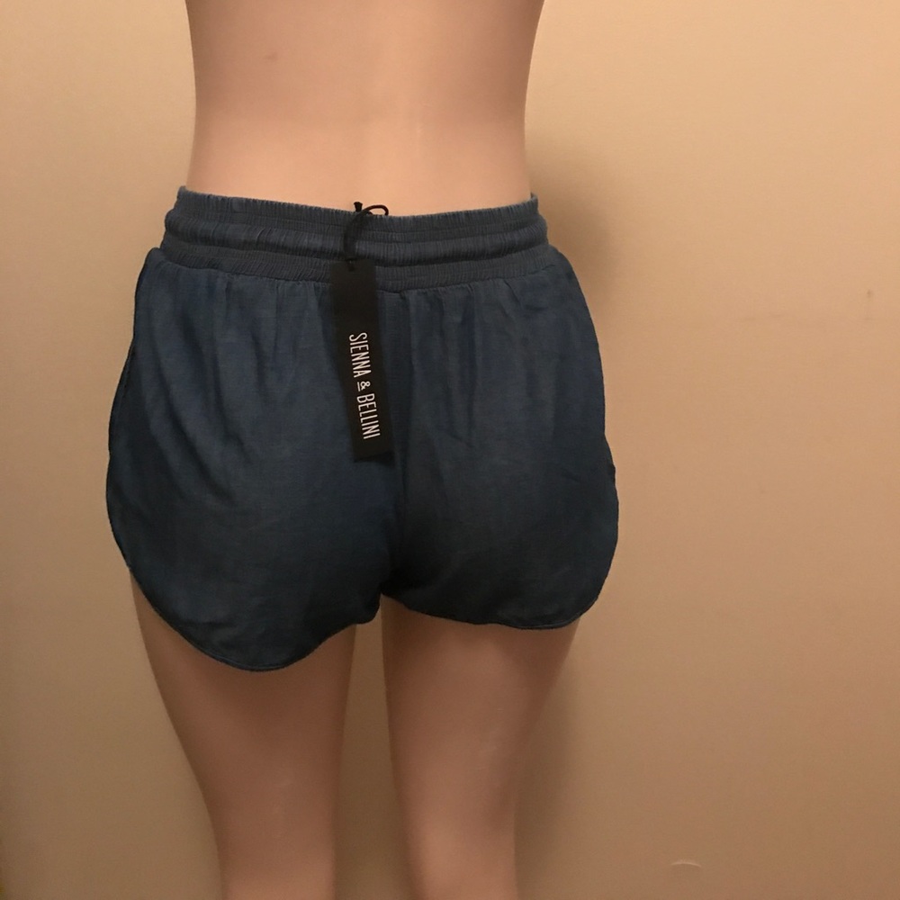 Shorts💋 - Picture 3 of 4