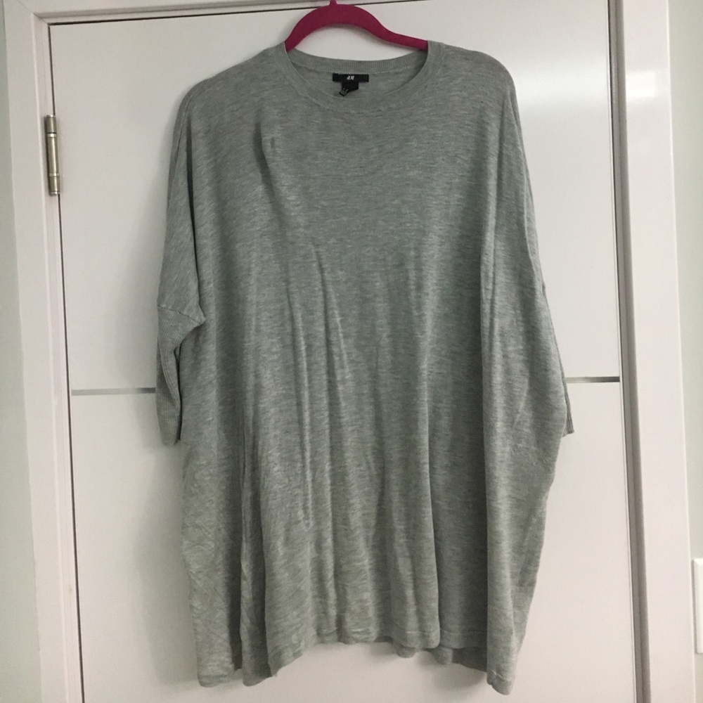H&M grey flowy top