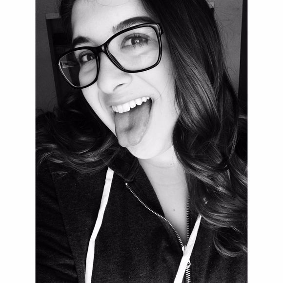 Meet your Posher, Stefanie - Picture 1 of 1