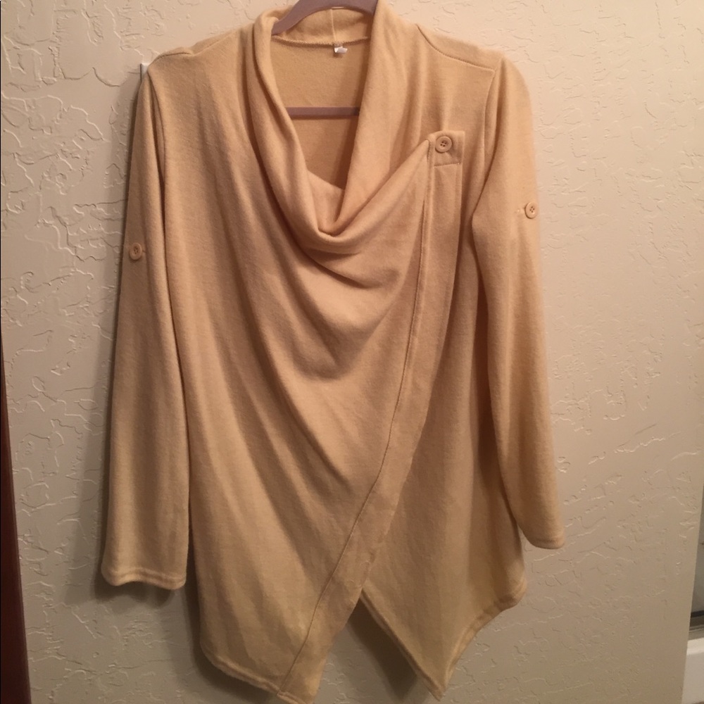 Sweater/wrap.