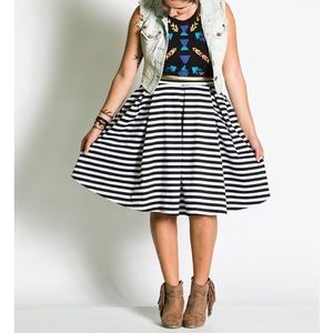 Lularoe Madison Black and White skirt
