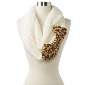 Betsey Johnson Infinity Scarf 🐆🎀