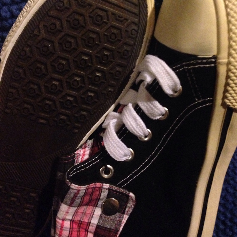 black w/ pink plaid size 12 - Picture 3 of 3