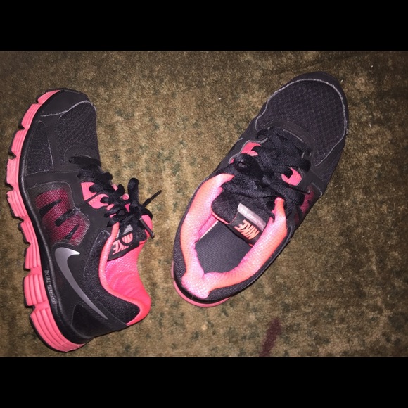 Women's NIKE Shoes - Picture 1 of 3