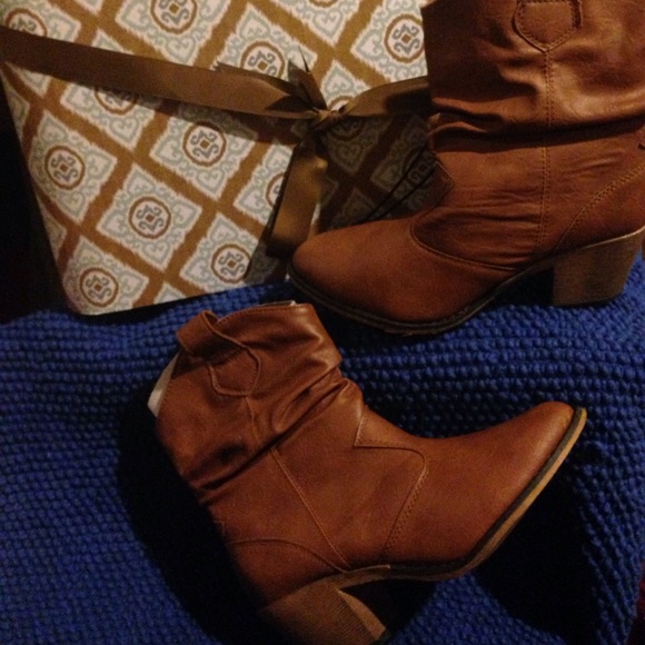 Other - pleather brown boots size 7 nwot