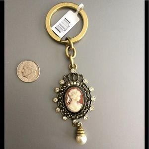 Swarovski Element Cameo Key Ring Holder