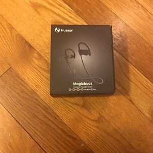 NIB HUSSAR MAGICBUDS WIRELESS HEADPHONES