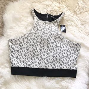 -NWT- EXPRESS women's black & white print crop top