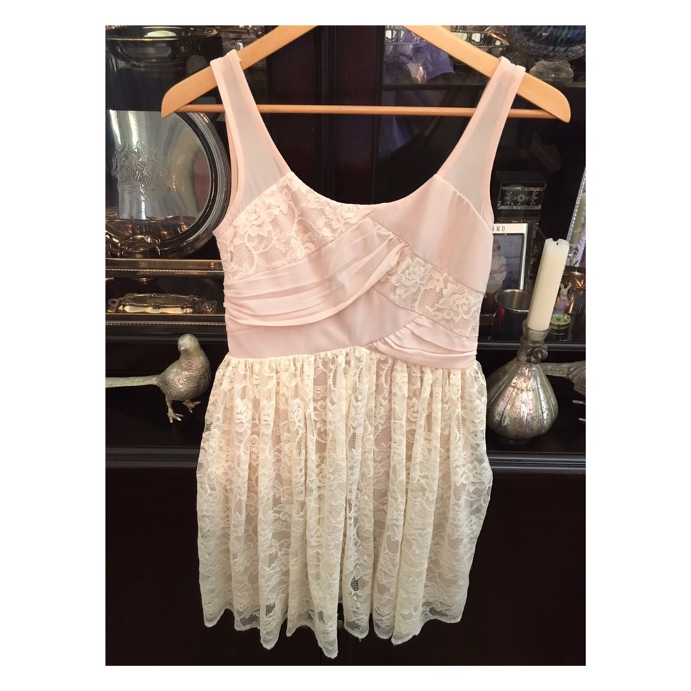 EUC Little Lace Dress-super comfy and stylish 
