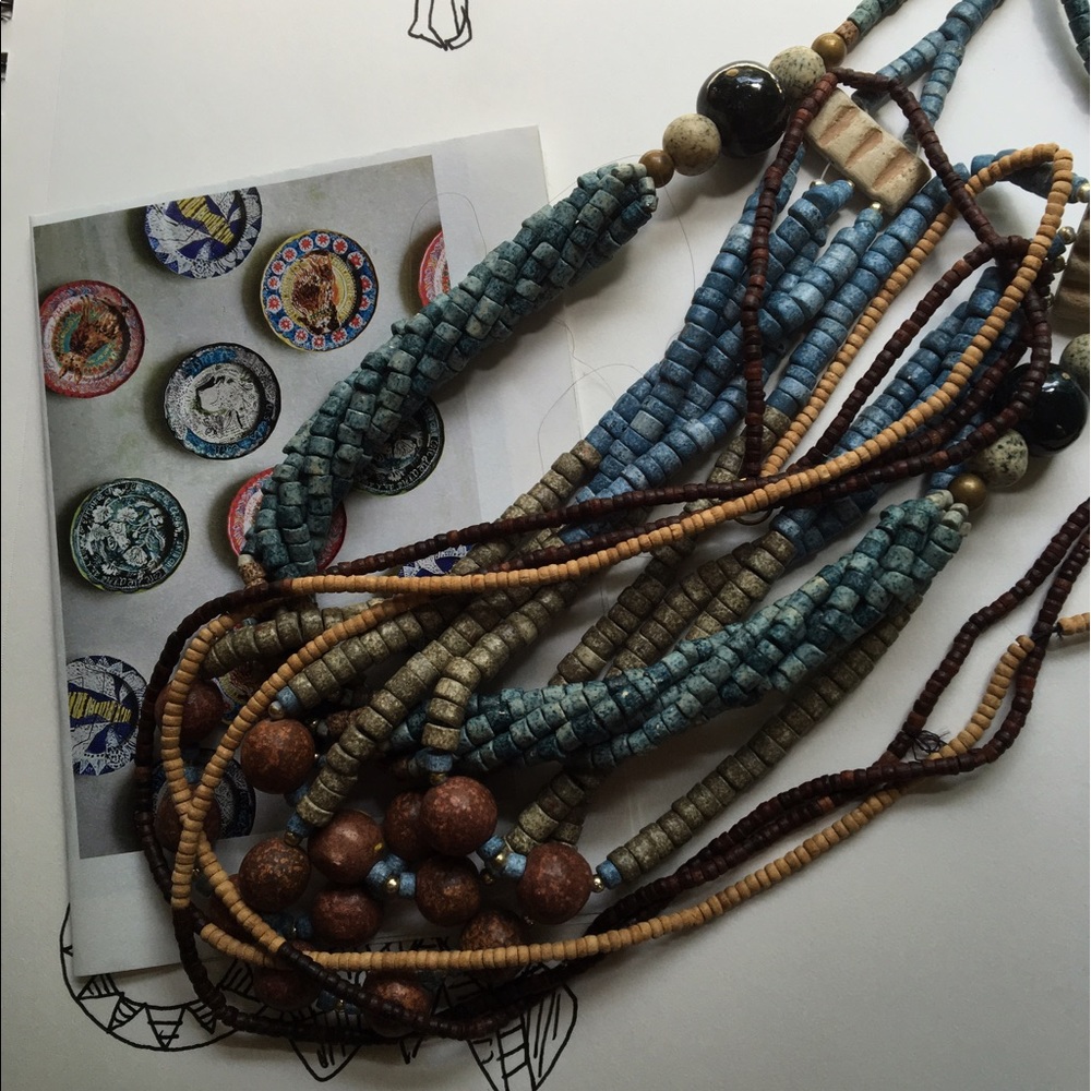 Two necklaces natural o blau. New