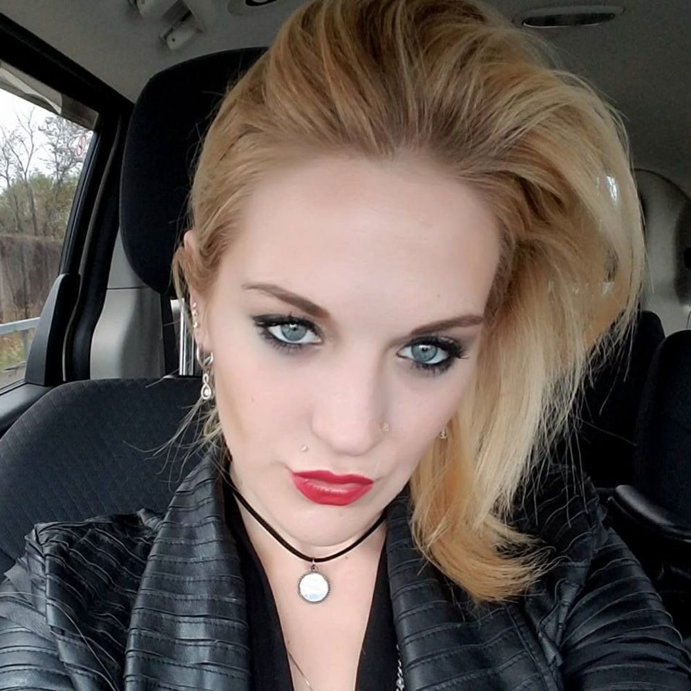 Meet your Posher, Angie