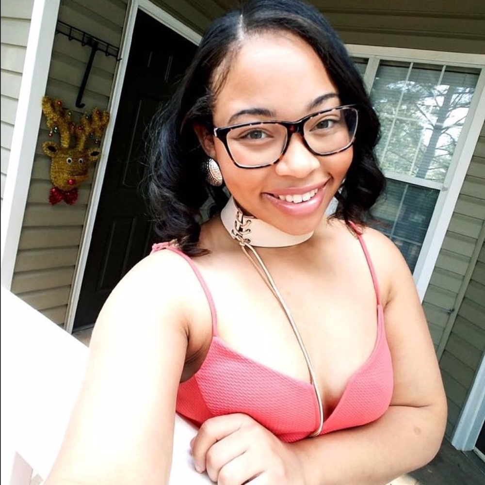 Meet your Posher, Monica