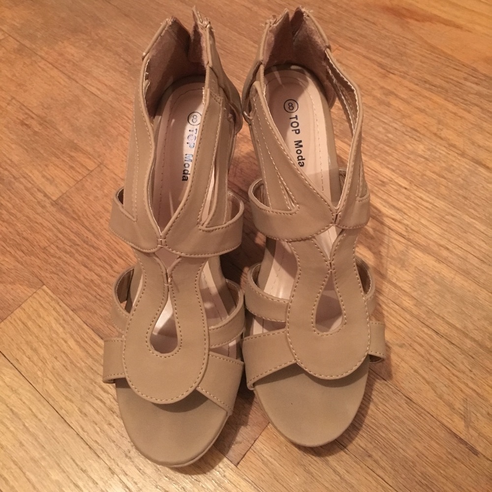 Tan casual wedges