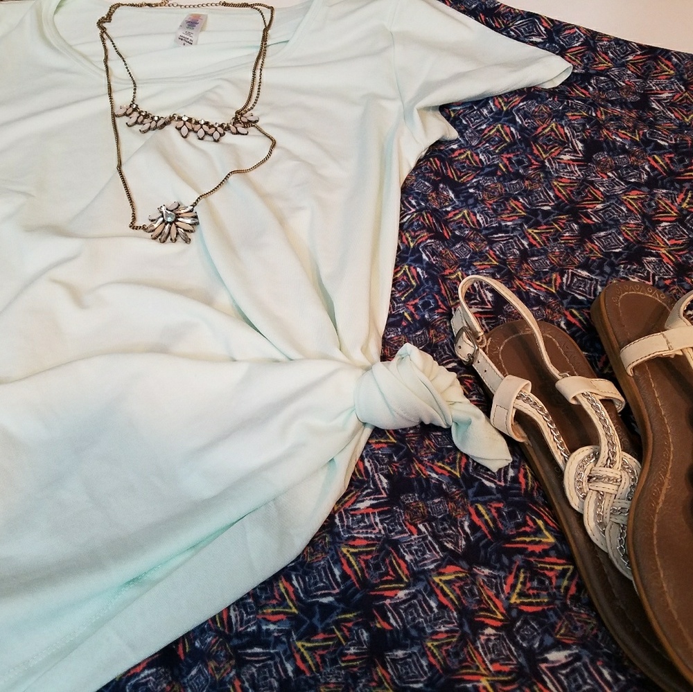 LuLaRoe Outfit FREE pair of leggings with purchase